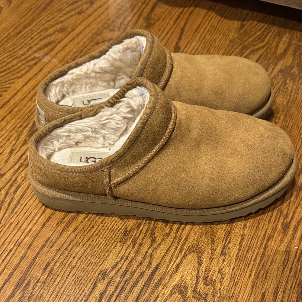 UGG Tan Women's Slippers - Picture 3 of 4